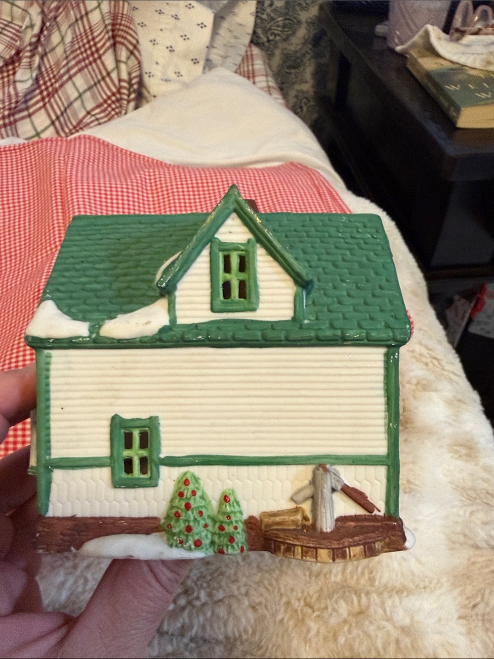 Vintage and retired Department 56 Green Roof White Siding Holiday farmhouse - Picture 7 of 10